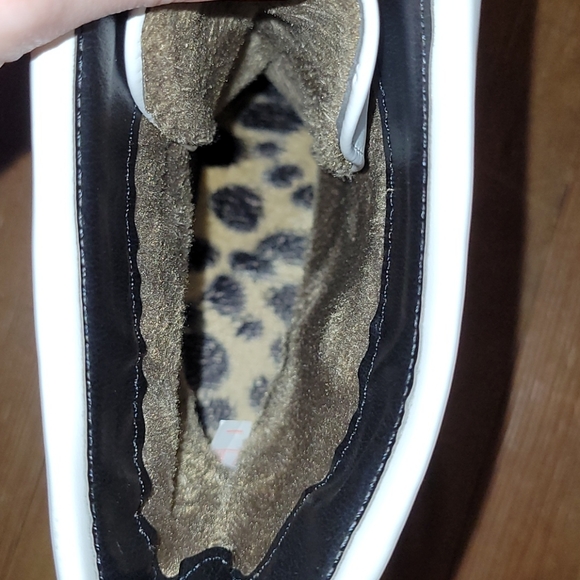 Boots - Picture 4 of 4